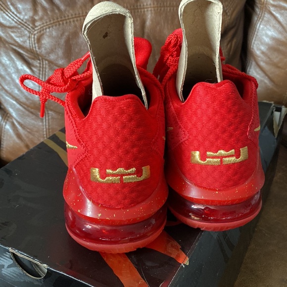 Lebron XVII Low Ph - Picture 3 of 5